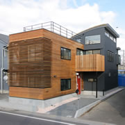 芝屋根の家